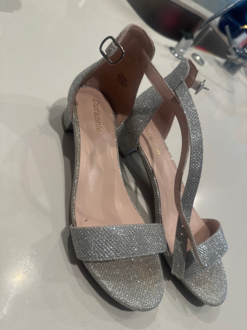 DREAM PAIRS silver glitter low-heel dress sandals